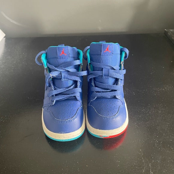 Kids Jordan - Picture 1 of 3